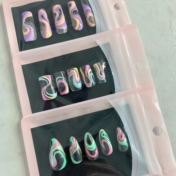 Press on nails - Picture 4 of 4